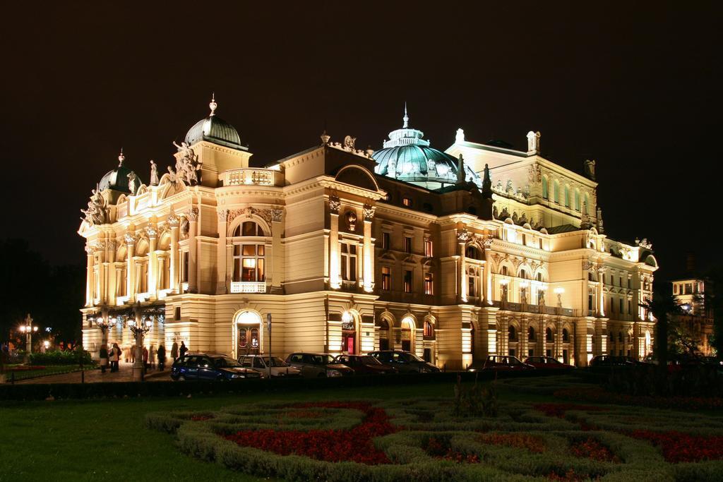 Floriańska 22 *